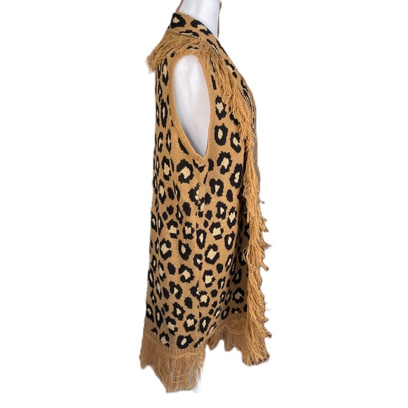 Cato Women’s Tan Leopard Animal Print Fringe Cardigan Vest Sweater NWT Large - Picture 2 of 10